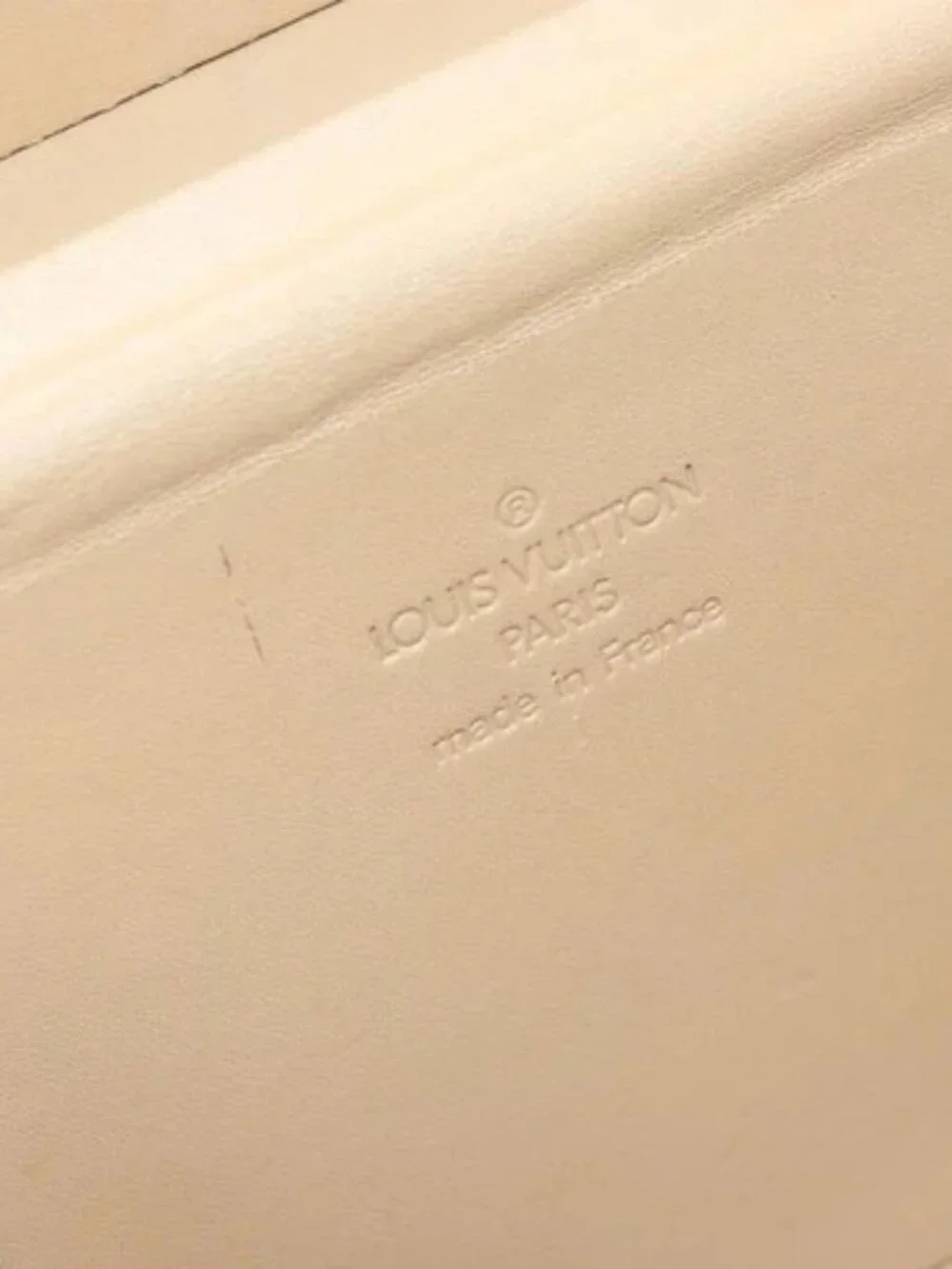LOUIS VUITTON Monogram Vernis Bleecker Cosmetic Pouch Beige M91002 Auth 173131 - Picture 12 of 15